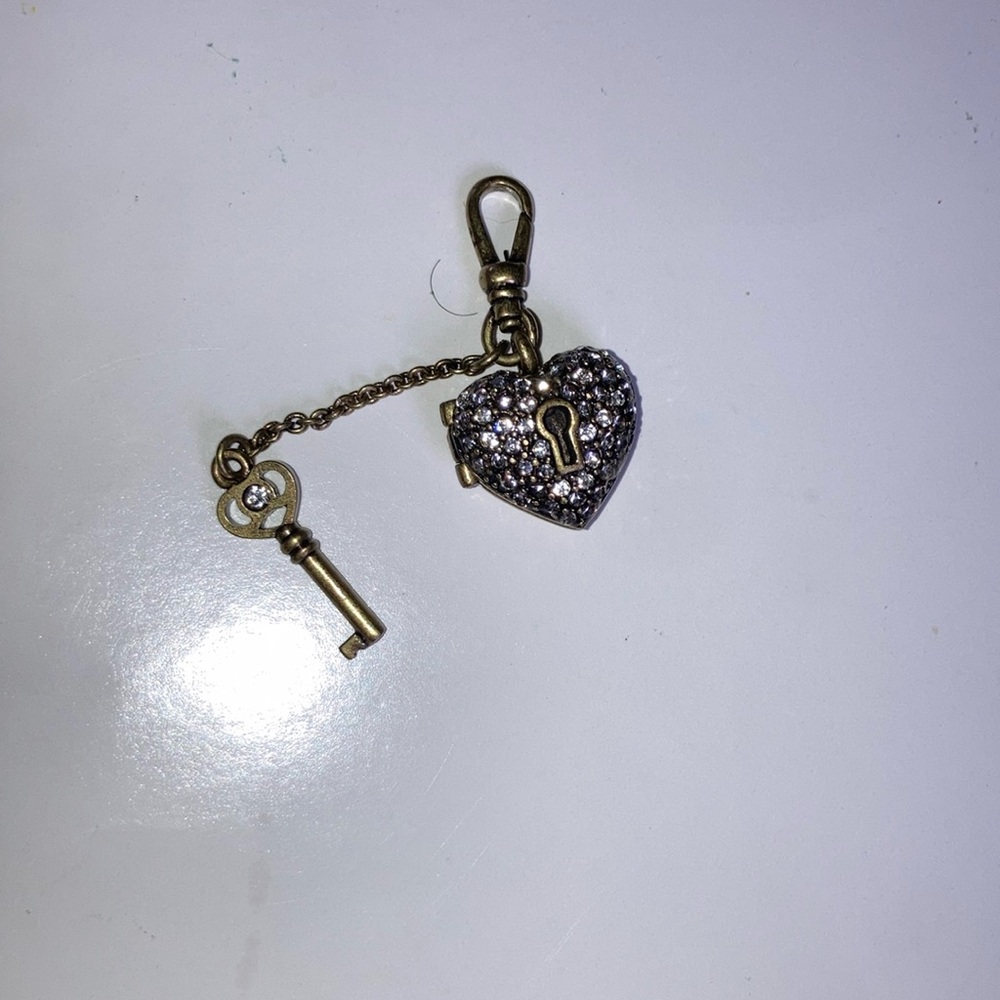Chloe + Isabel Tresors Key to my Heart decorative charm